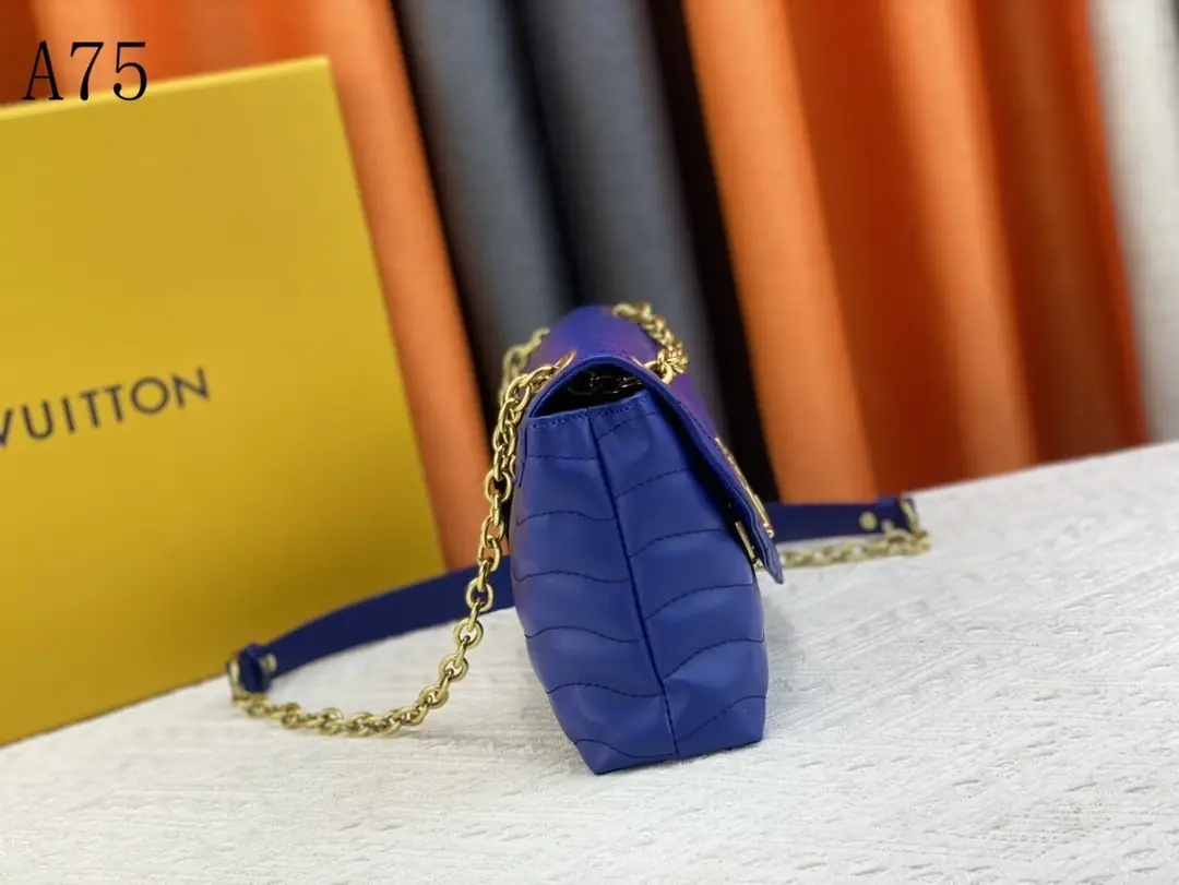 M58550 A75021 M58550灰 58664绿 58549玫红 58549黑 58552白色 尺寸：24x14x9cm gallery