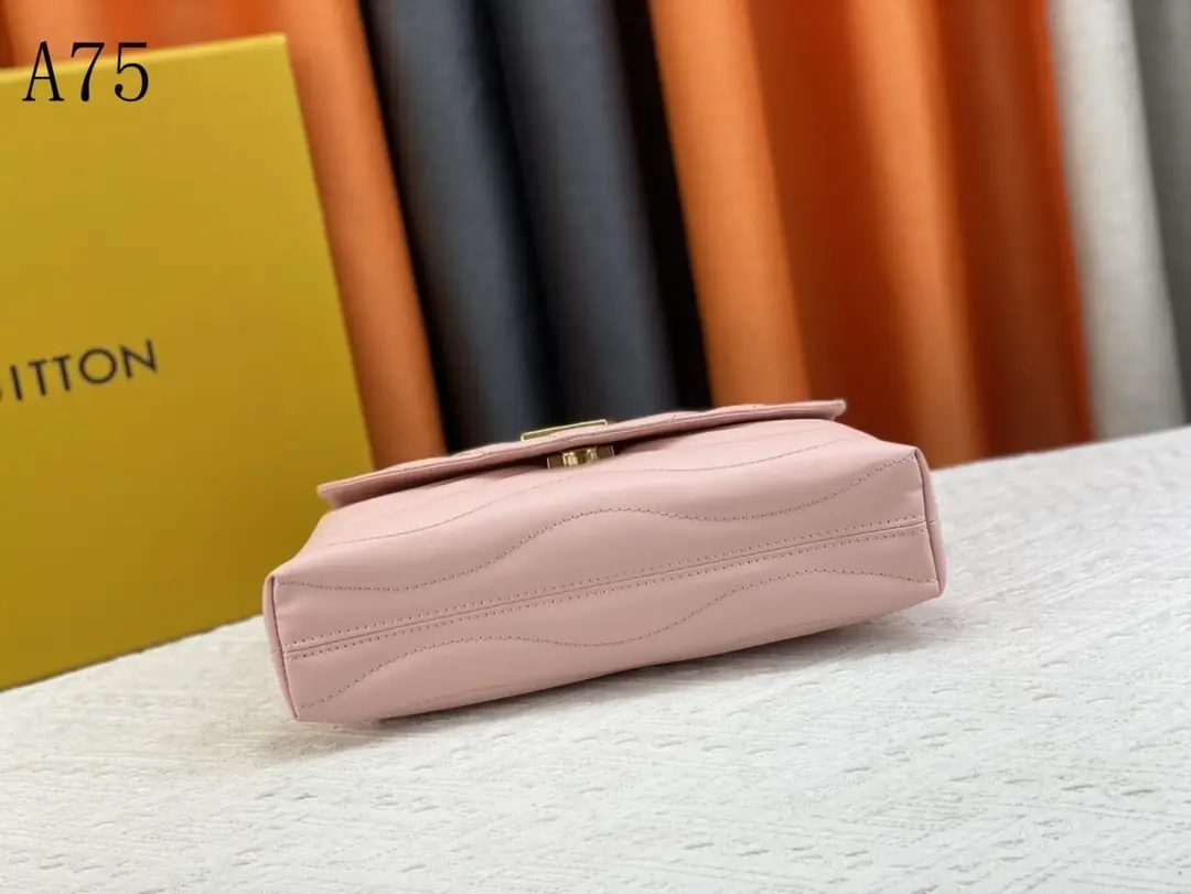 M58550 A75021 M58550灰 58664绿 58549玫红 58549黑 58552白色 尺寸：24x14x9cm gallery