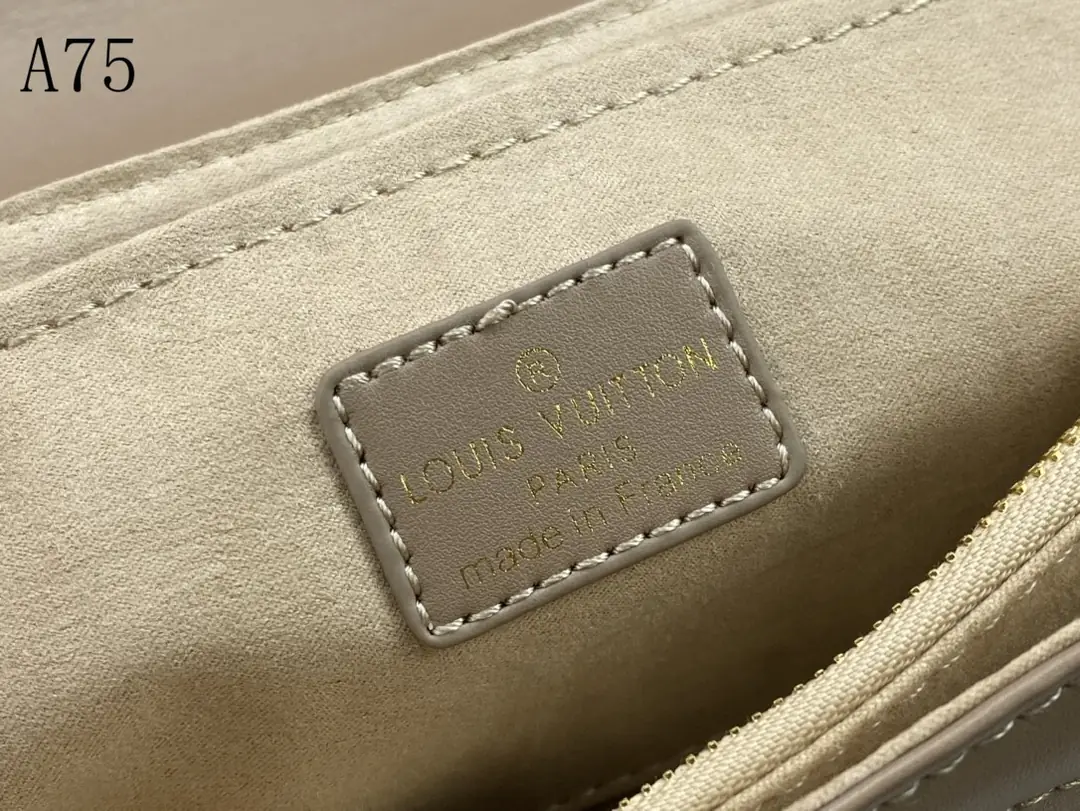 M58550 A75021 M58550灰 58664绿 58549玫红 58549黑 58552白色 尺寸：24x14x9cm gallery