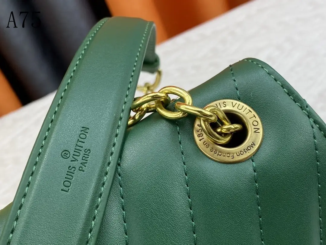 M58550 A75021 M58550灰 58664绿 58549玫红 58549黑 58552白色 尺寸：24x14x9cm gallery