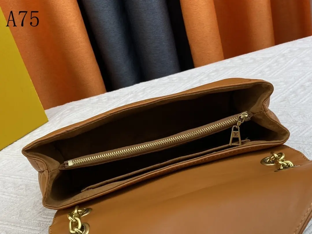 M58550 A75021 M58550灰 58664绿 58549玫红 58549黑 58552白色 尺寸：24x14x9cm gallery