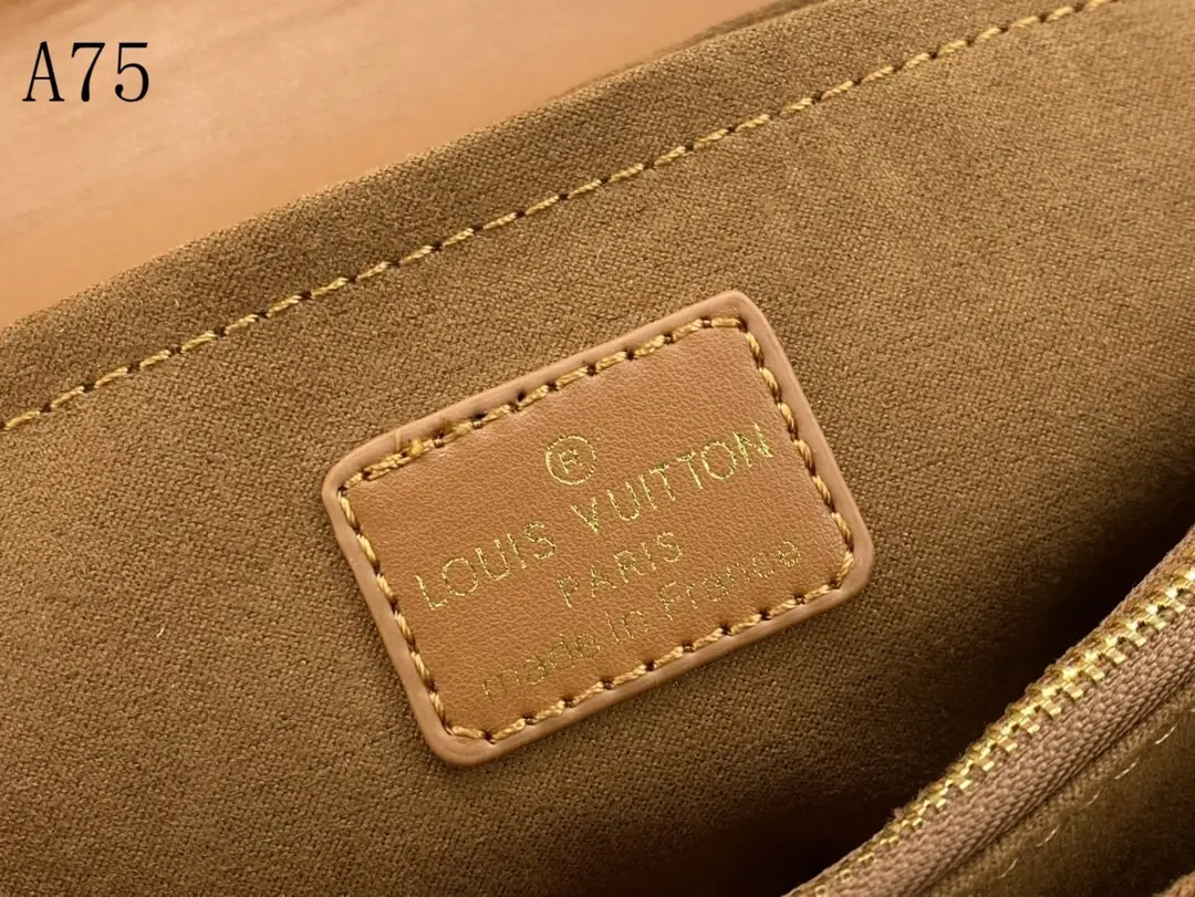 M58550 A75021 M58550灰 58664绿 58549玫红 58549黑 58552白色 尺寸：24x14x9cm gallery