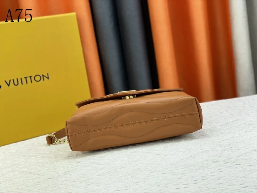 M58550 A75021 M58550灰 58664绿 58549玫红 58549黑 58552白色 尺寸：24x14x9cm gallery