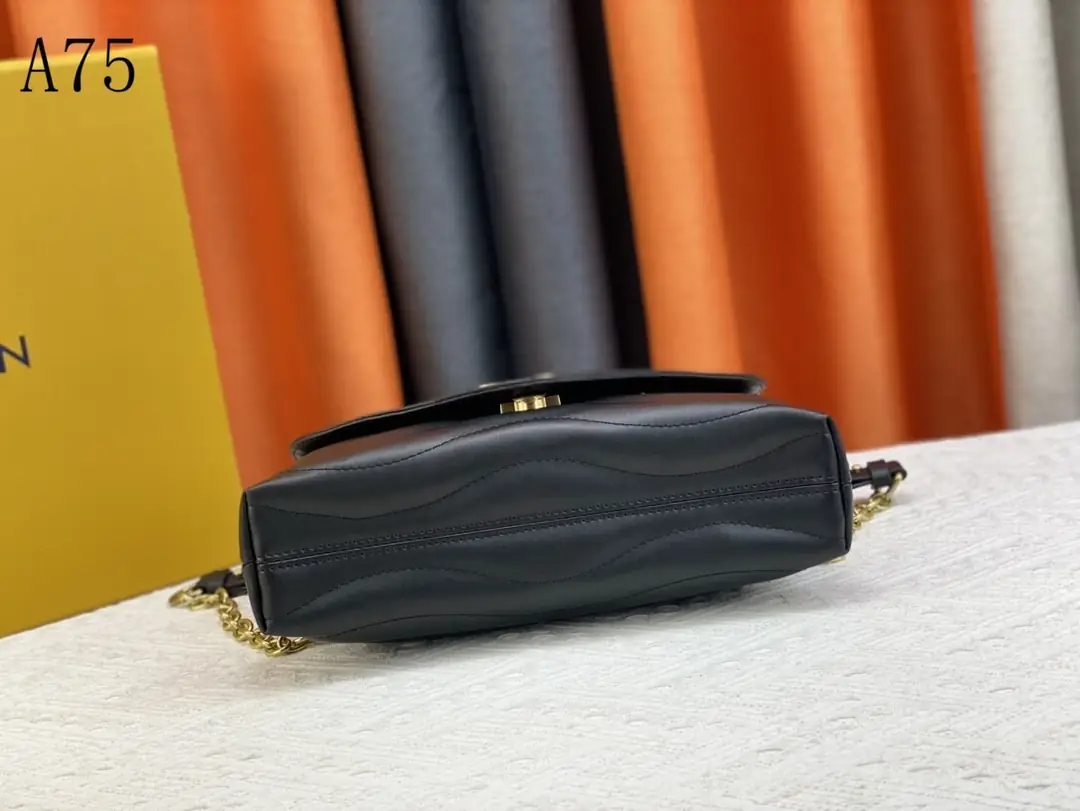 M58550 A75021 M58550灰 58664绿 58549玫红 58549黑 58552白色 尺寸：24x14x9cm gallery