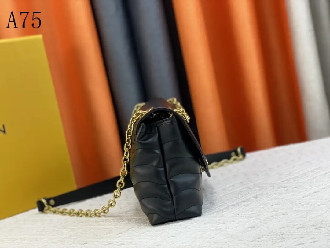 M58550 A75021 M58550灰 58664绿 58549玫红 58549黑 58552白色 尺寸：24x14x9cm gallery