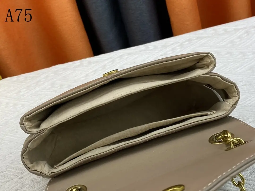 M58550 A75021 M58550灰 58664绿 58549玫红 58549黑 58552白色 尺寸：24x14x9cm gallery