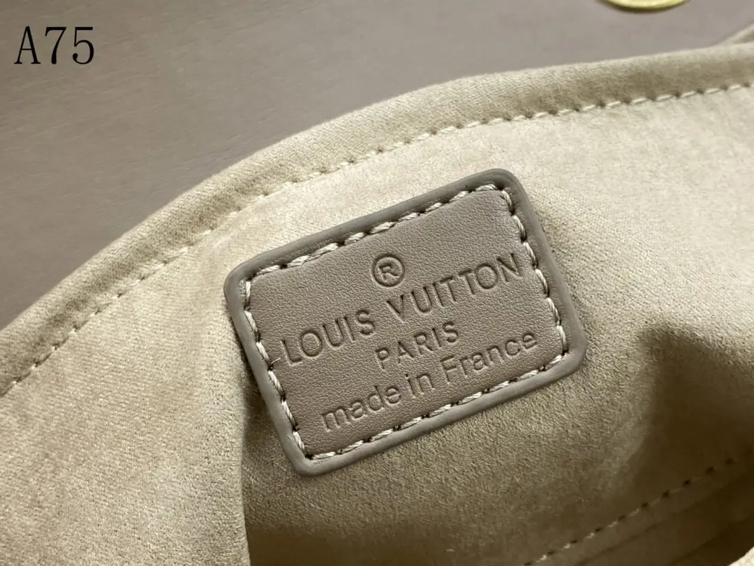 M58550 A75021 M58550灰 58664绿 58549玫红 58549黑 58552白色 尺寸：24x14x9cm gallery