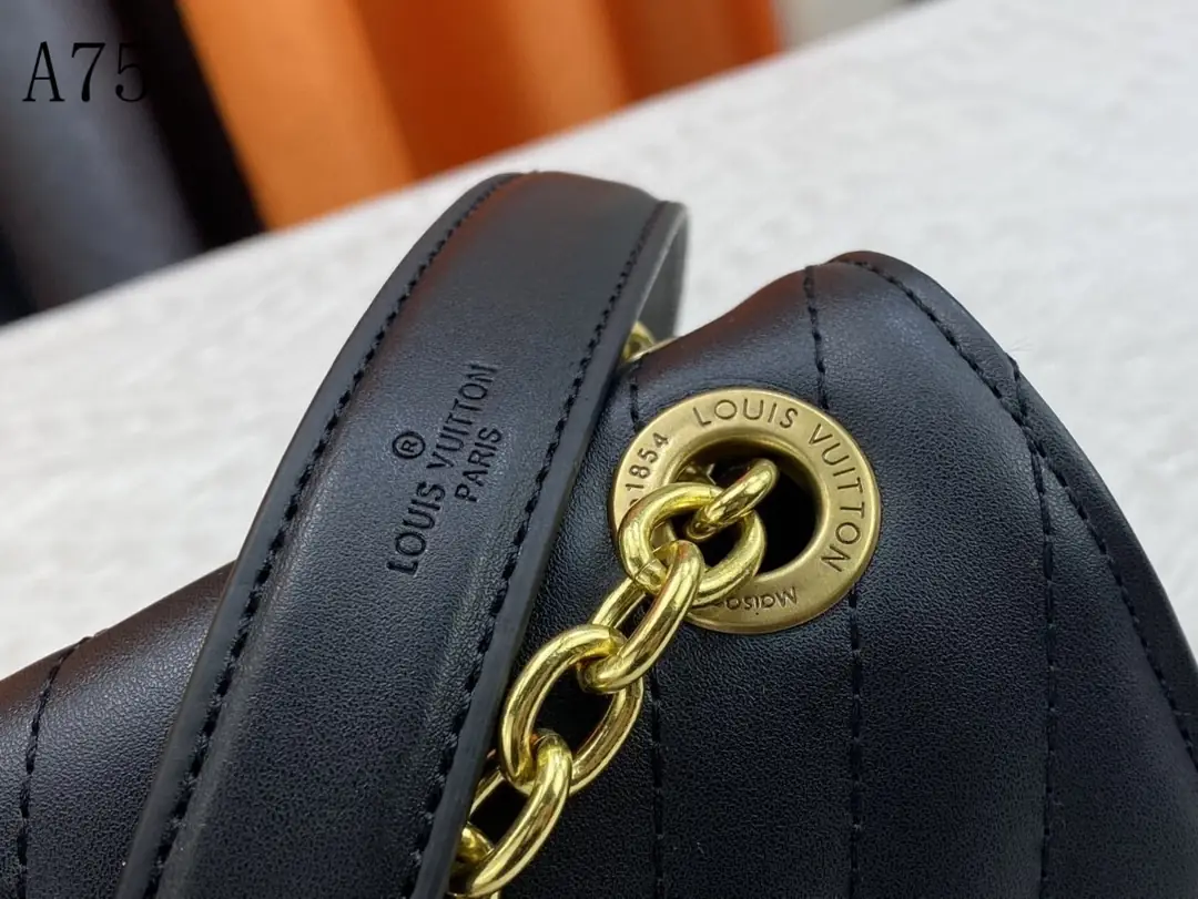 M58550 A75021 M58550灰 58664绿 58549玫红 58549黑 58552白色 尺寸：24x14x9cm gallery