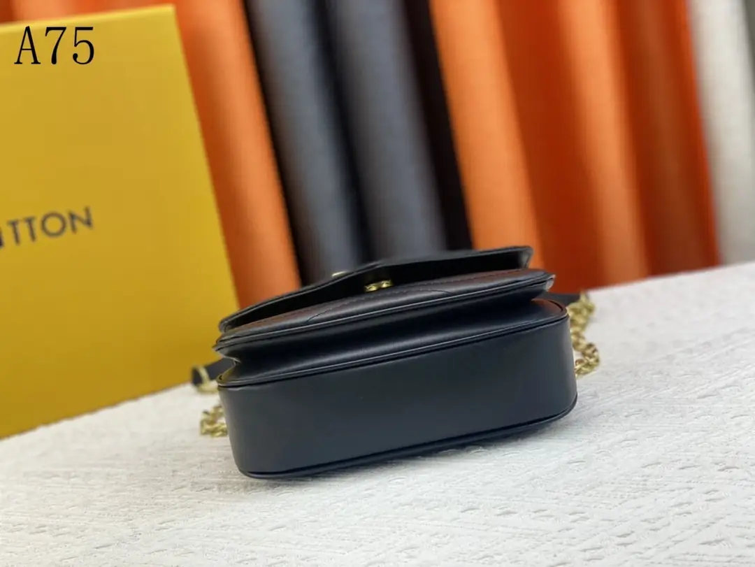 M58550 A75021 M58550灰 58664绿 58549玫红 58549黑 58552白色 尺寸：24x14x9cm gallery