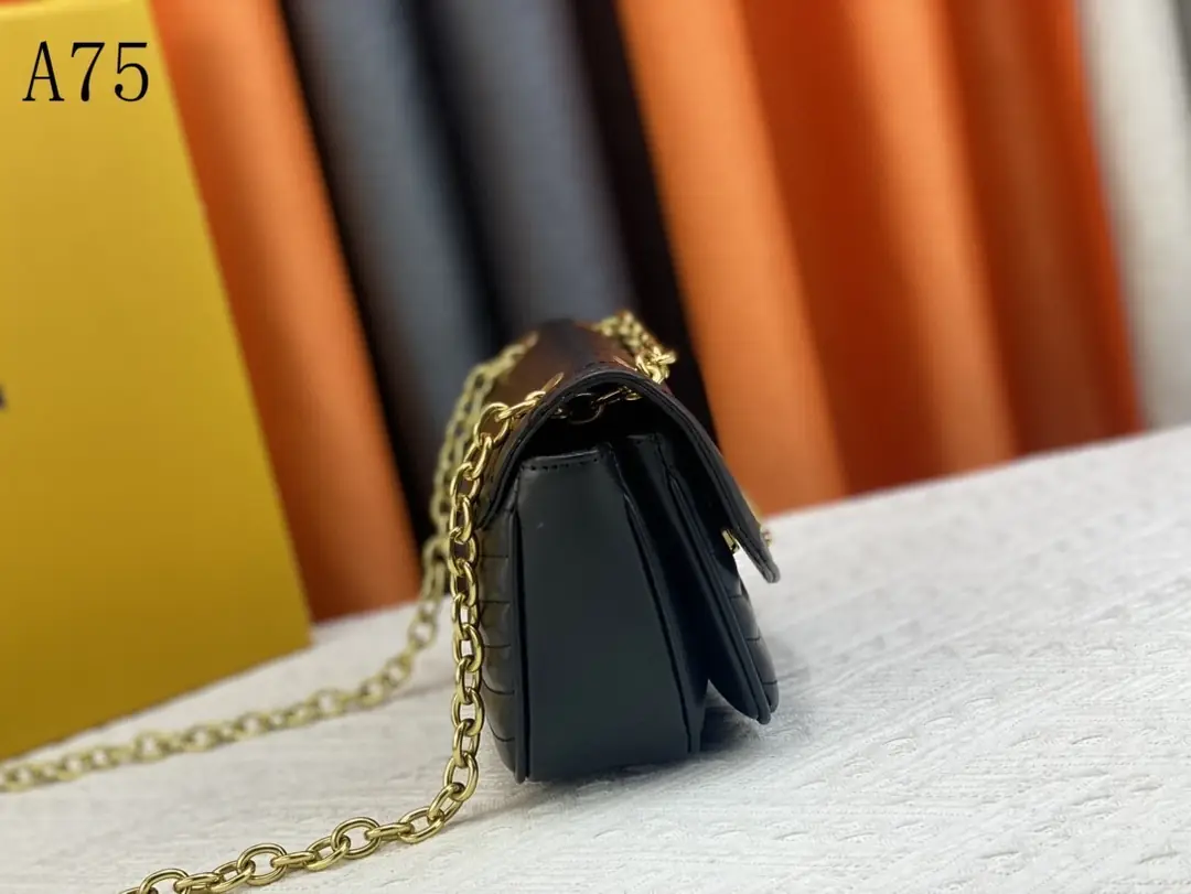 M58550 A75021 M58550灰 58664绿 58549玫红 58549黑 58552白色 尺寸：24x14x9cm gallery