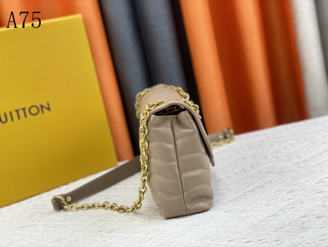 M58550 A75021 M58550灰 58664绿 58549玫红 58549黑 58552白色 尺寸：24x14x9cm gallery