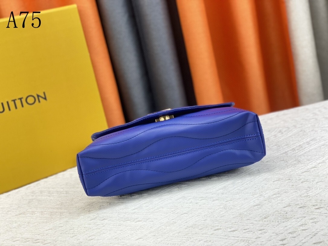 M58550 A75021 M58550灰 58664绿 58549玫红 58549黑 58552白色 尺寸：24x14x9cm gallery