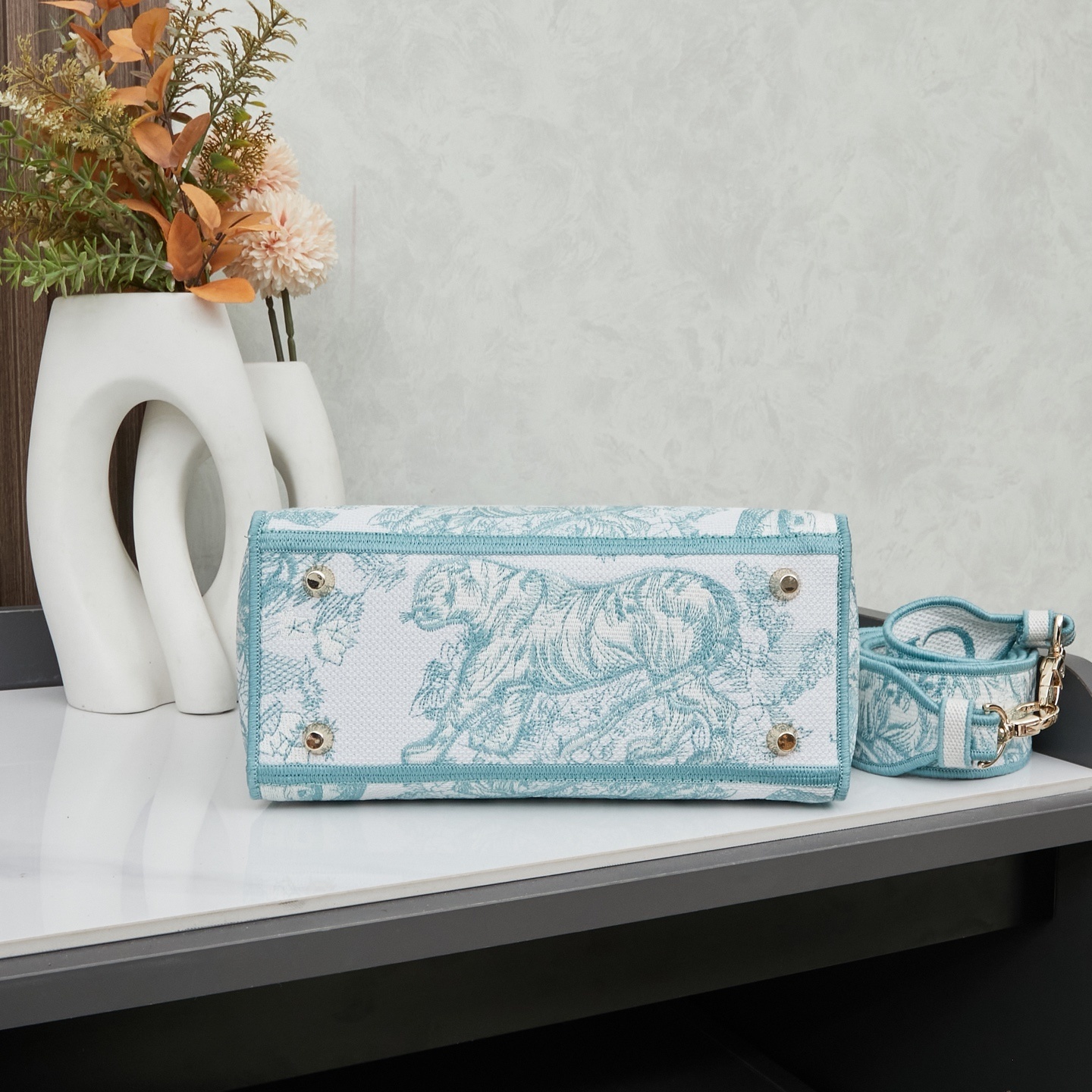 M8002/053/24X20X11CM gallery