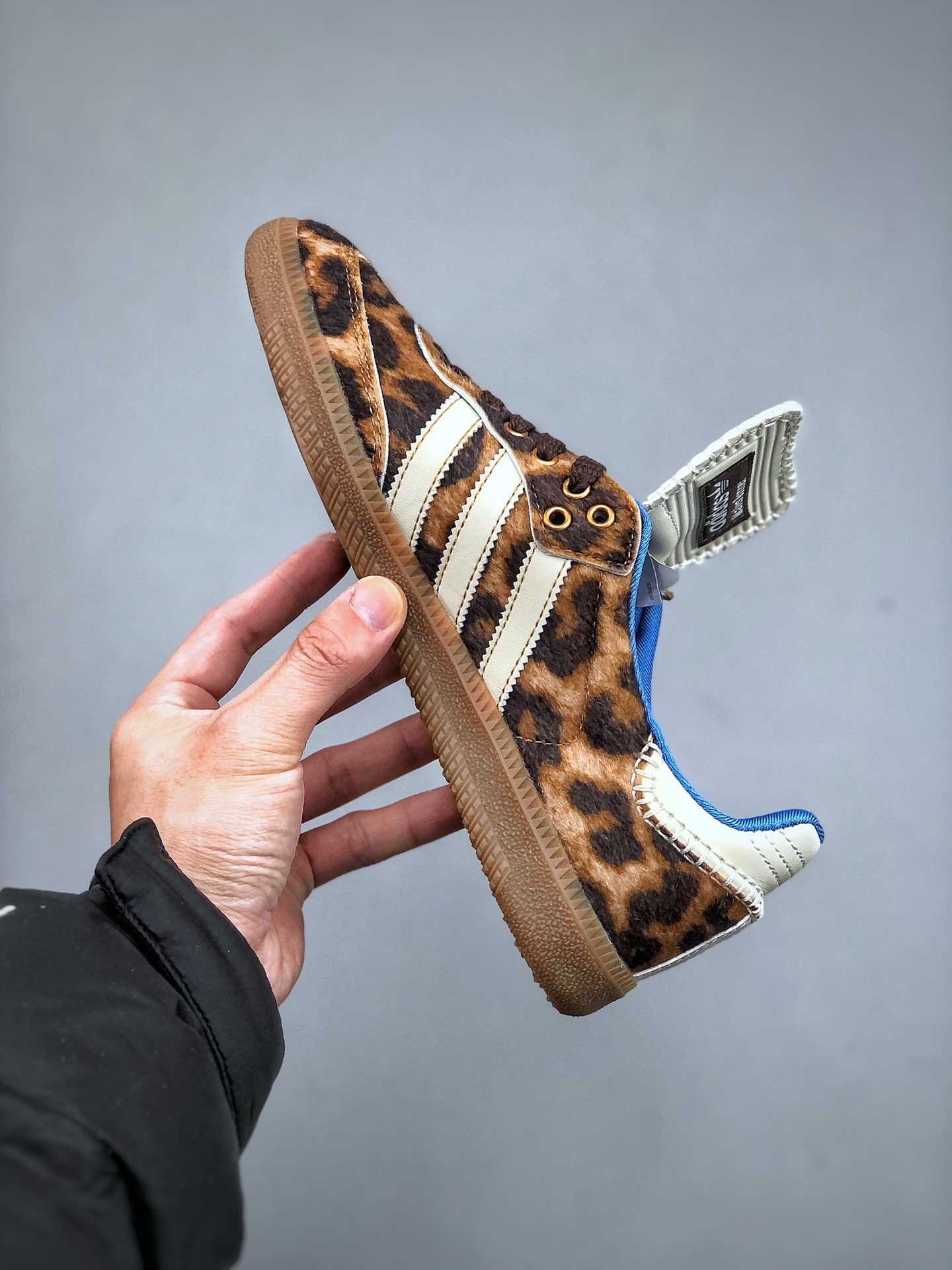 Oo1369-364.2💴52.9$adidas gallery