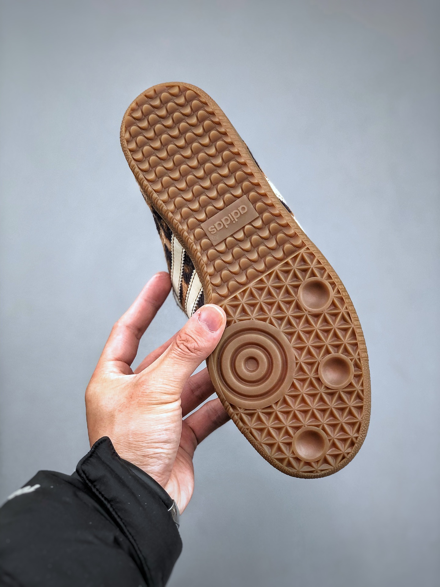Oo1369-364.2💴52.9$adidas gallery