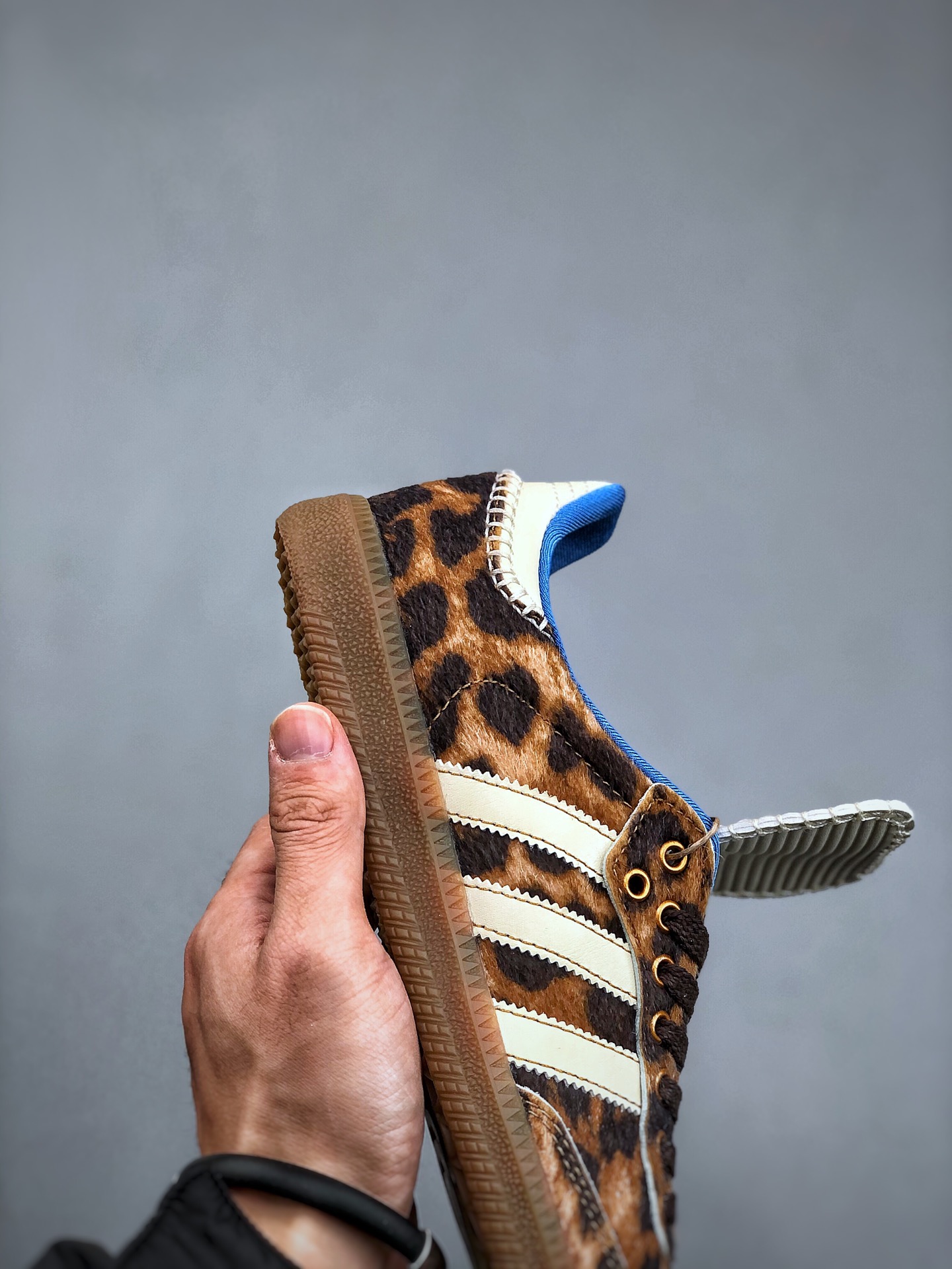 Oo1369-364.2💴52.9$adidas gallery