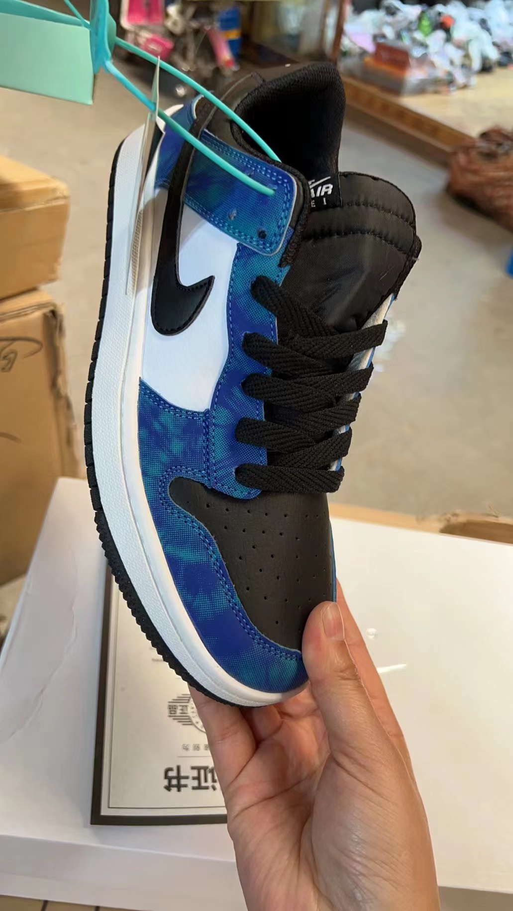 V1591-200.76💴32.88$NIKE gallery