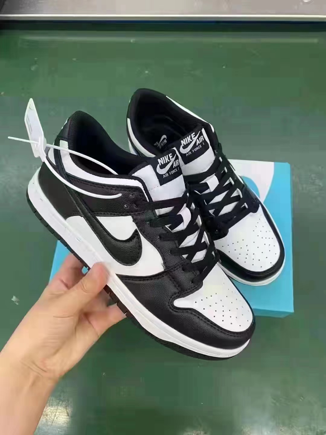 V1591-200.76💴32.88$NIKE gallery