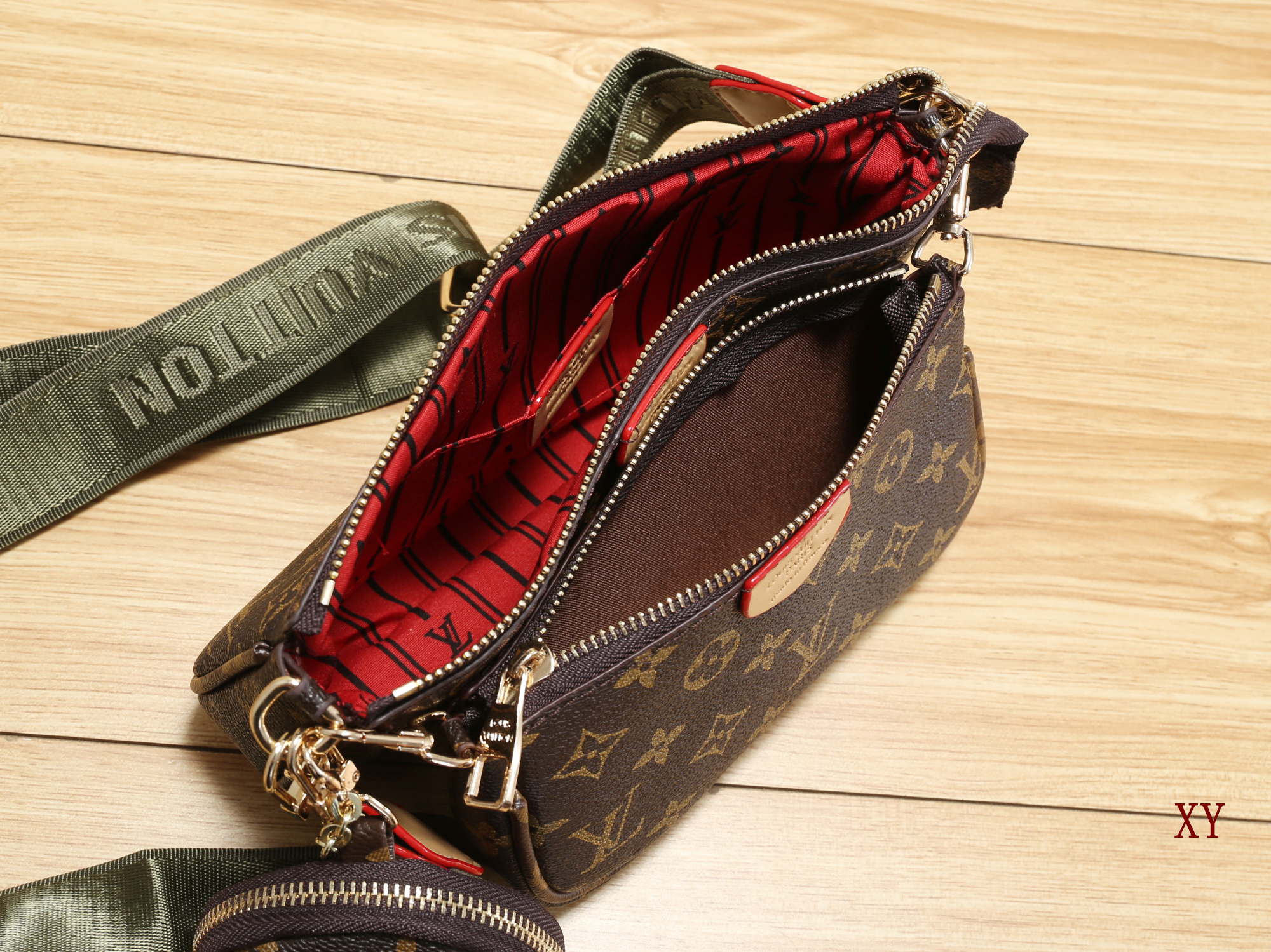 V2245-189💴32.01$lv gallery