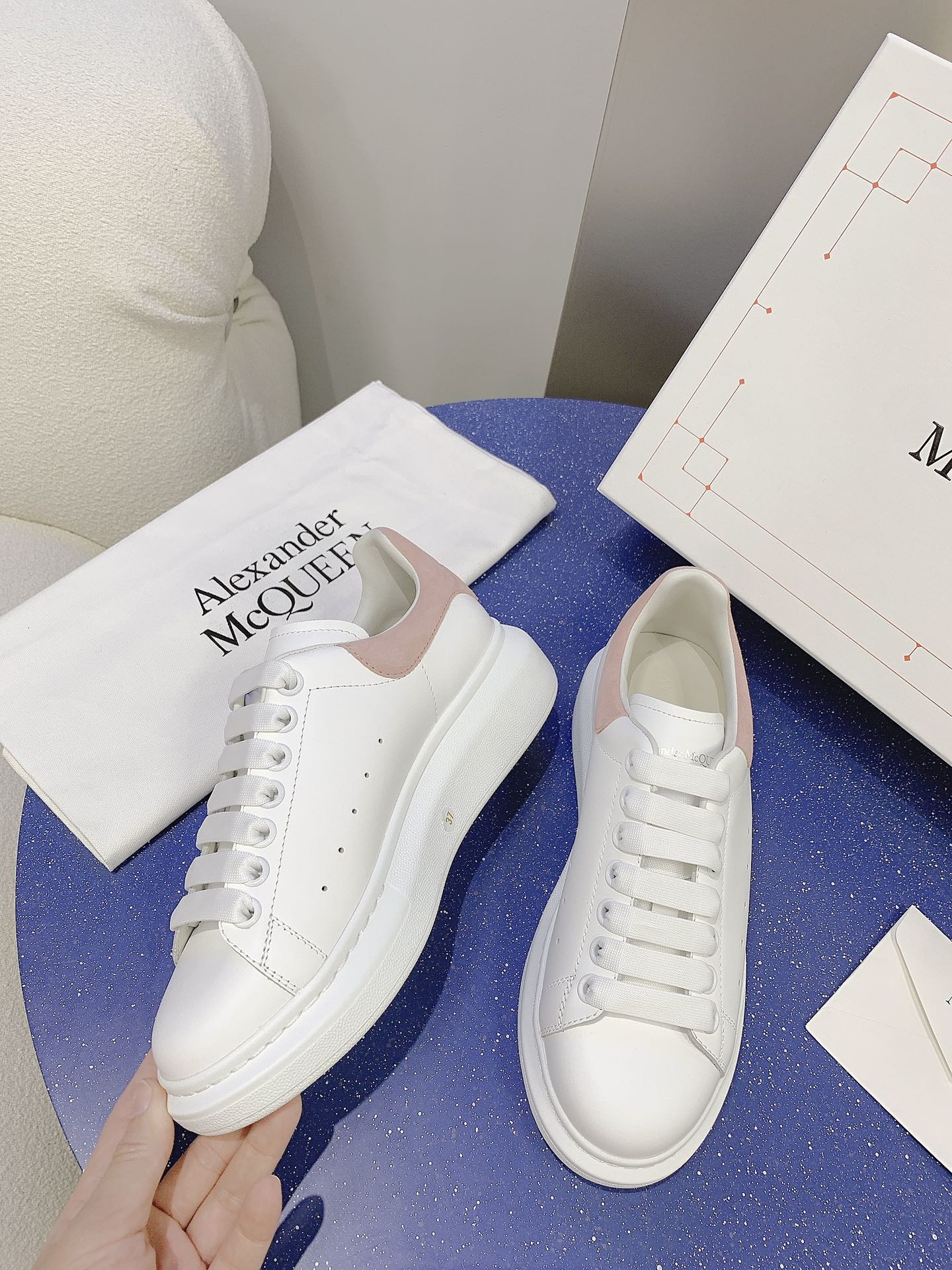 V2309-308.8💴45.88$Alexander Mcqueen gallery