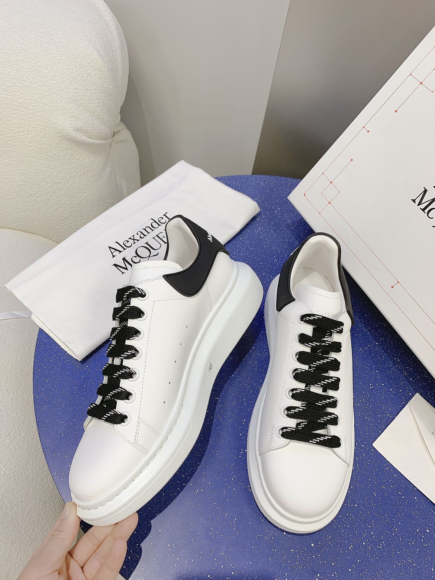 V2309-308.8💴45.88$Alexander Mcqueen gallery