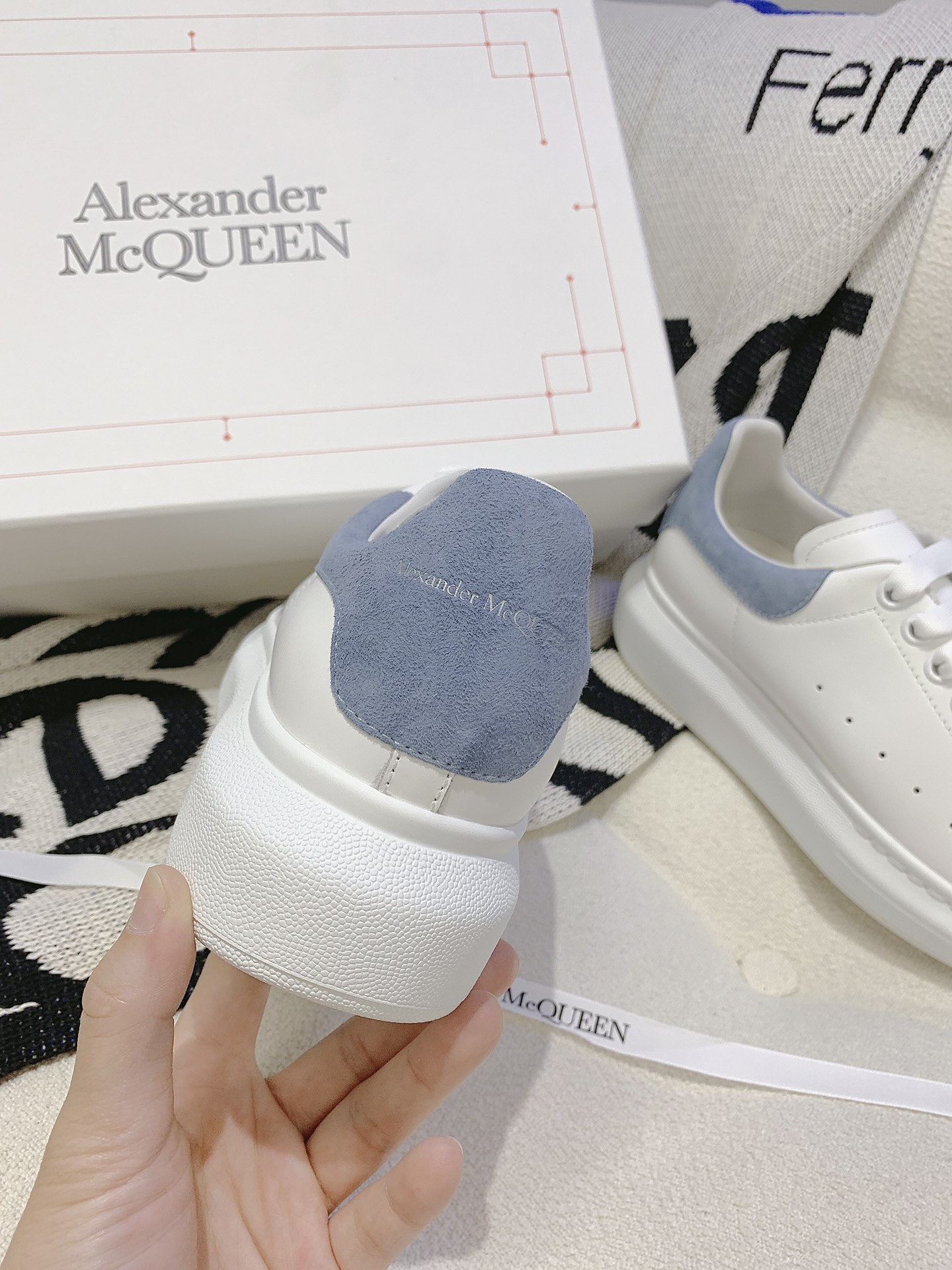 V2309-308.8💴45.88$Alexander Mcqueen gallery