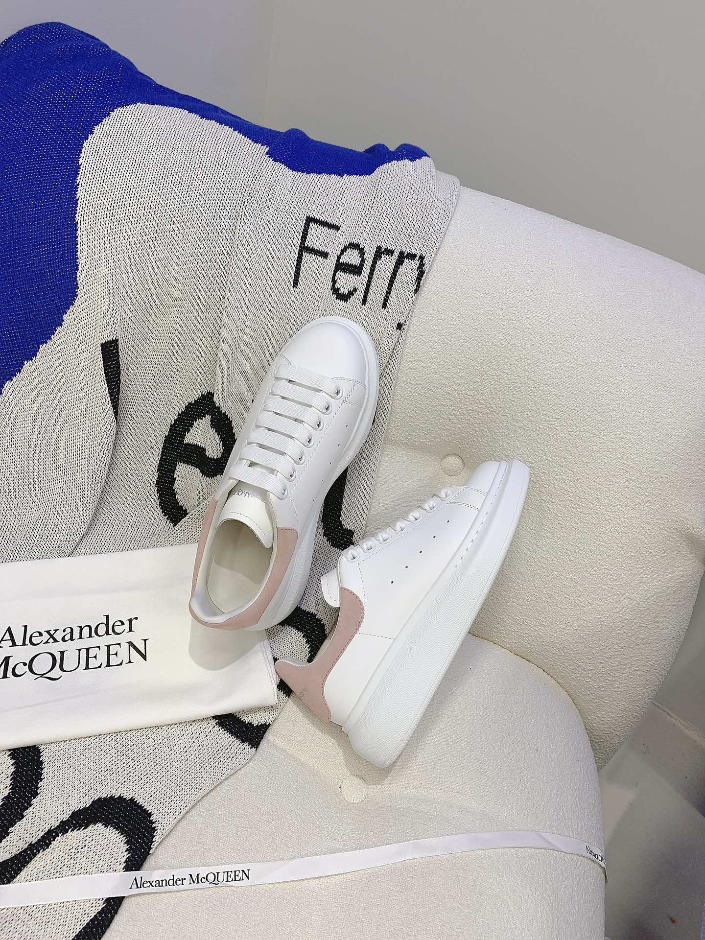 V2309-308.8💴45.88$Alexander Mcqueen gallery