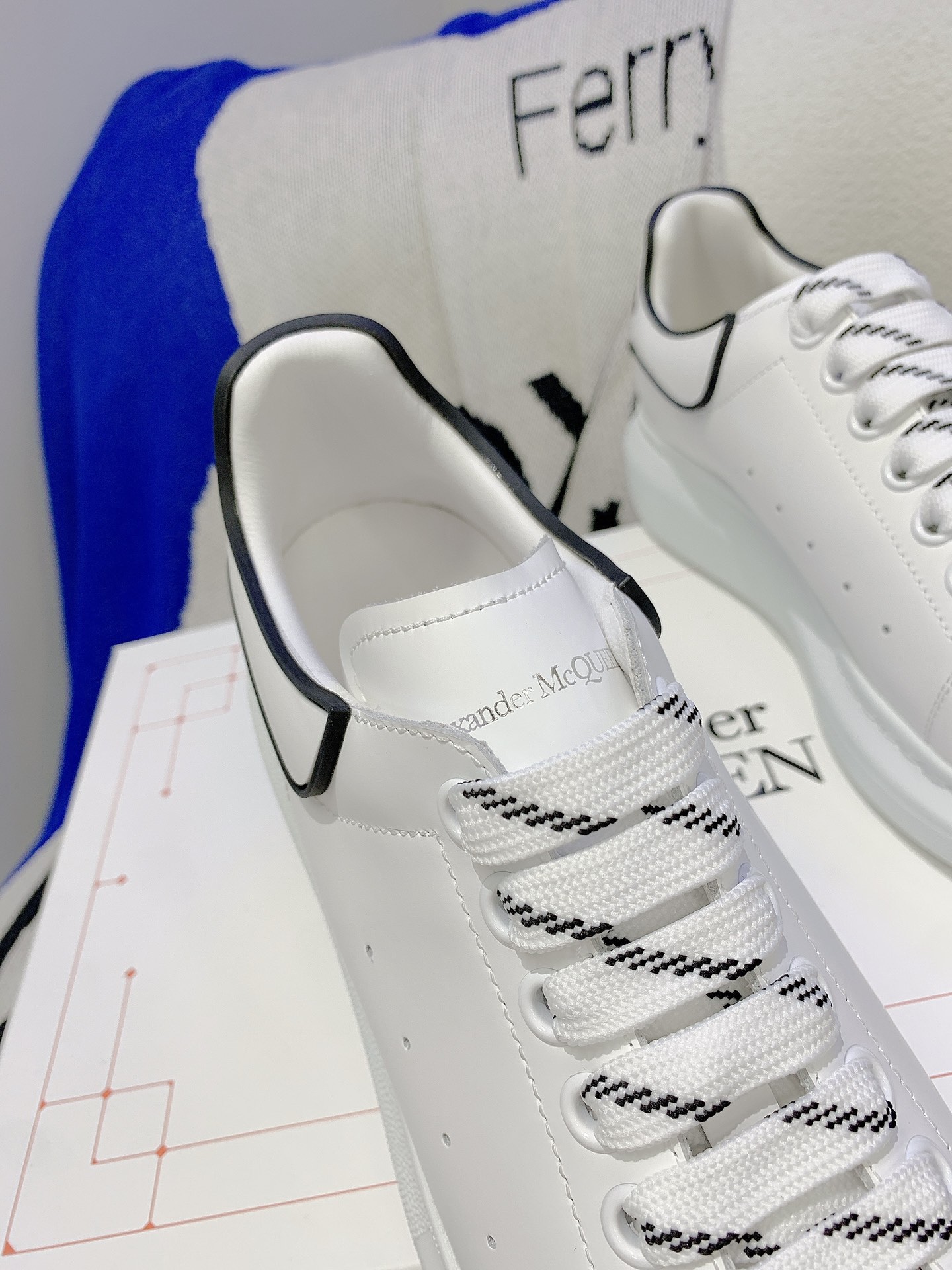 V2309-308.8💴45.88$Alexander Mcqueen gallery