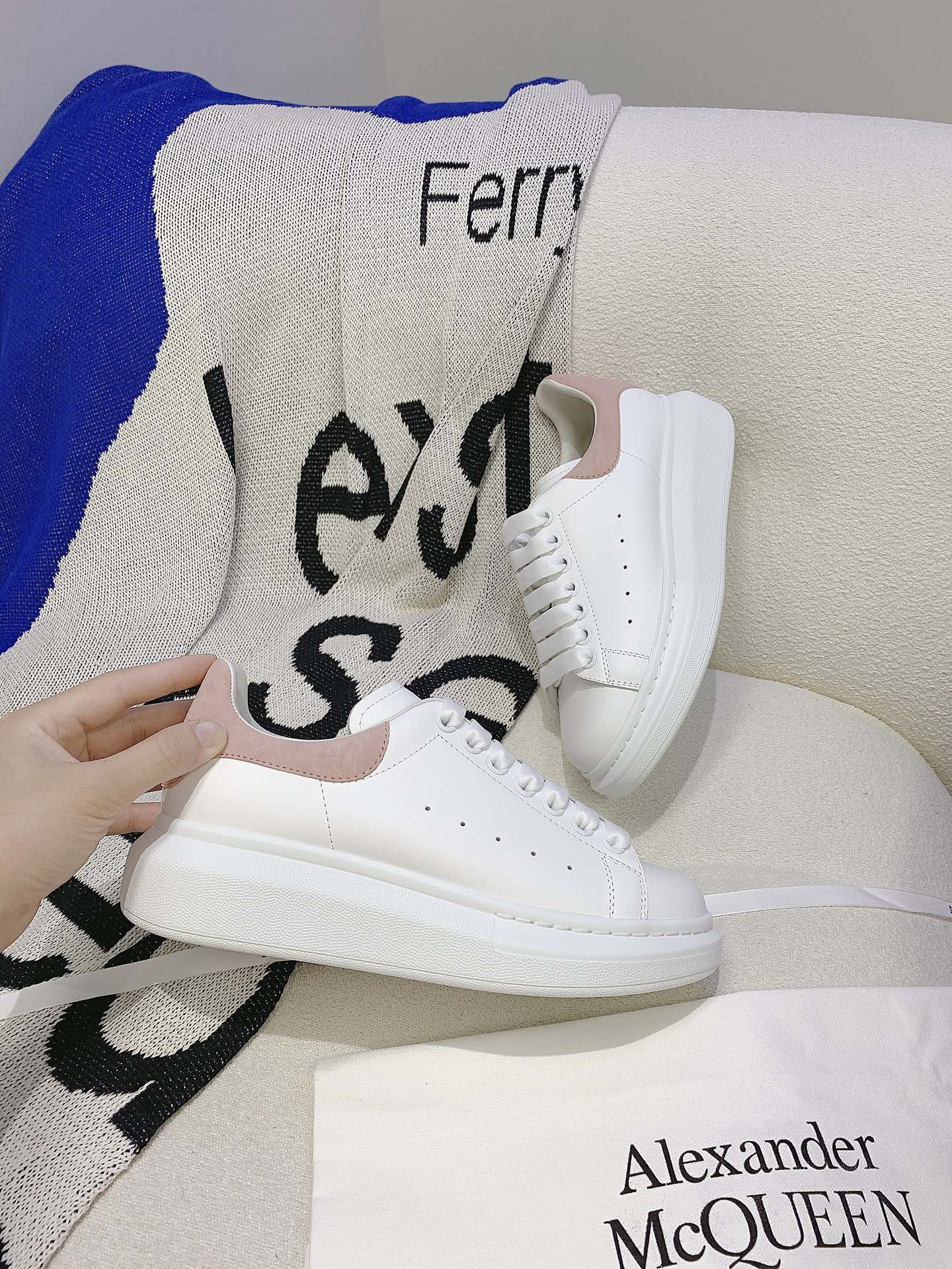 V2309-308.8💴45.88$Alexander Mcqueen gallery