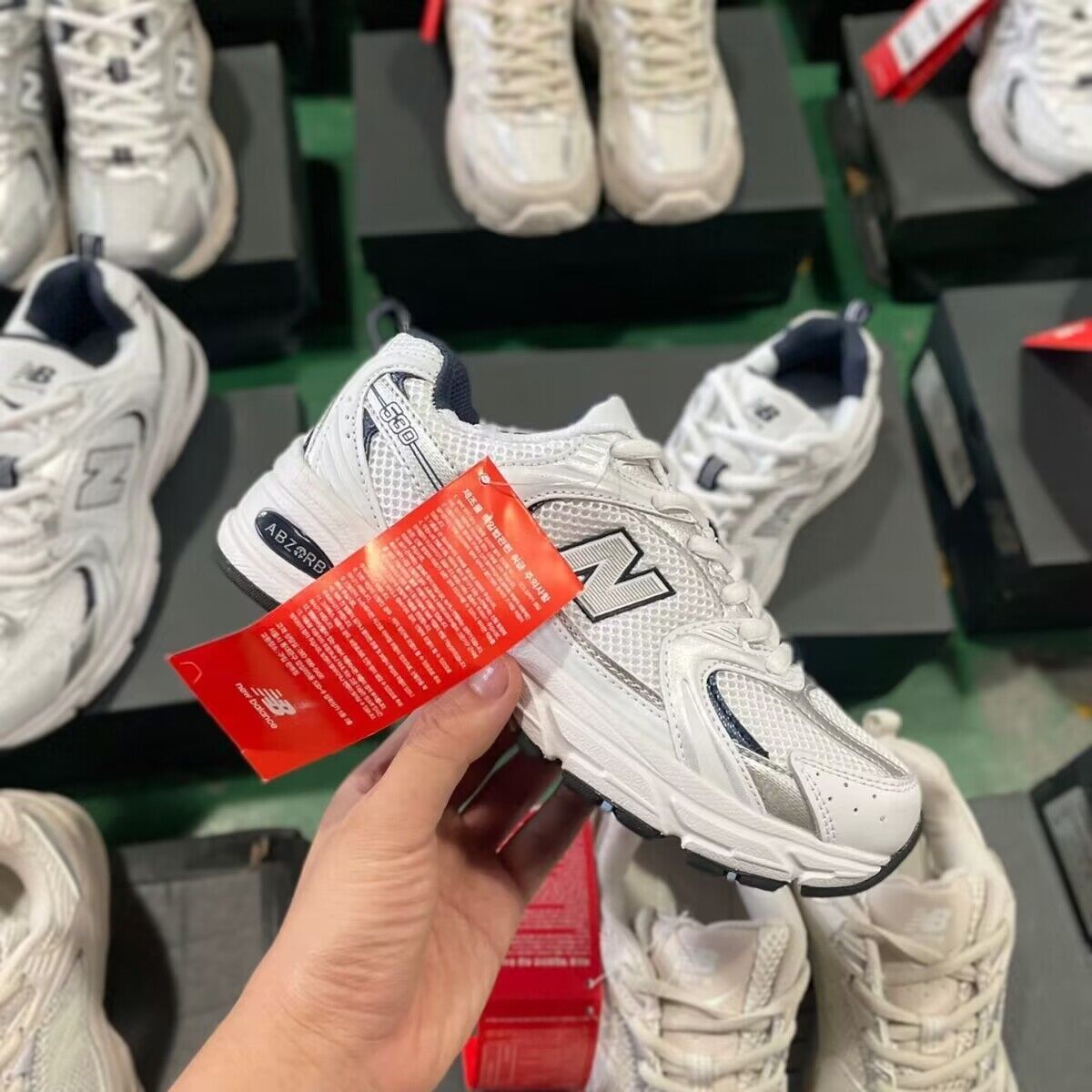 V2349-352.7💴50.99$NB gallery