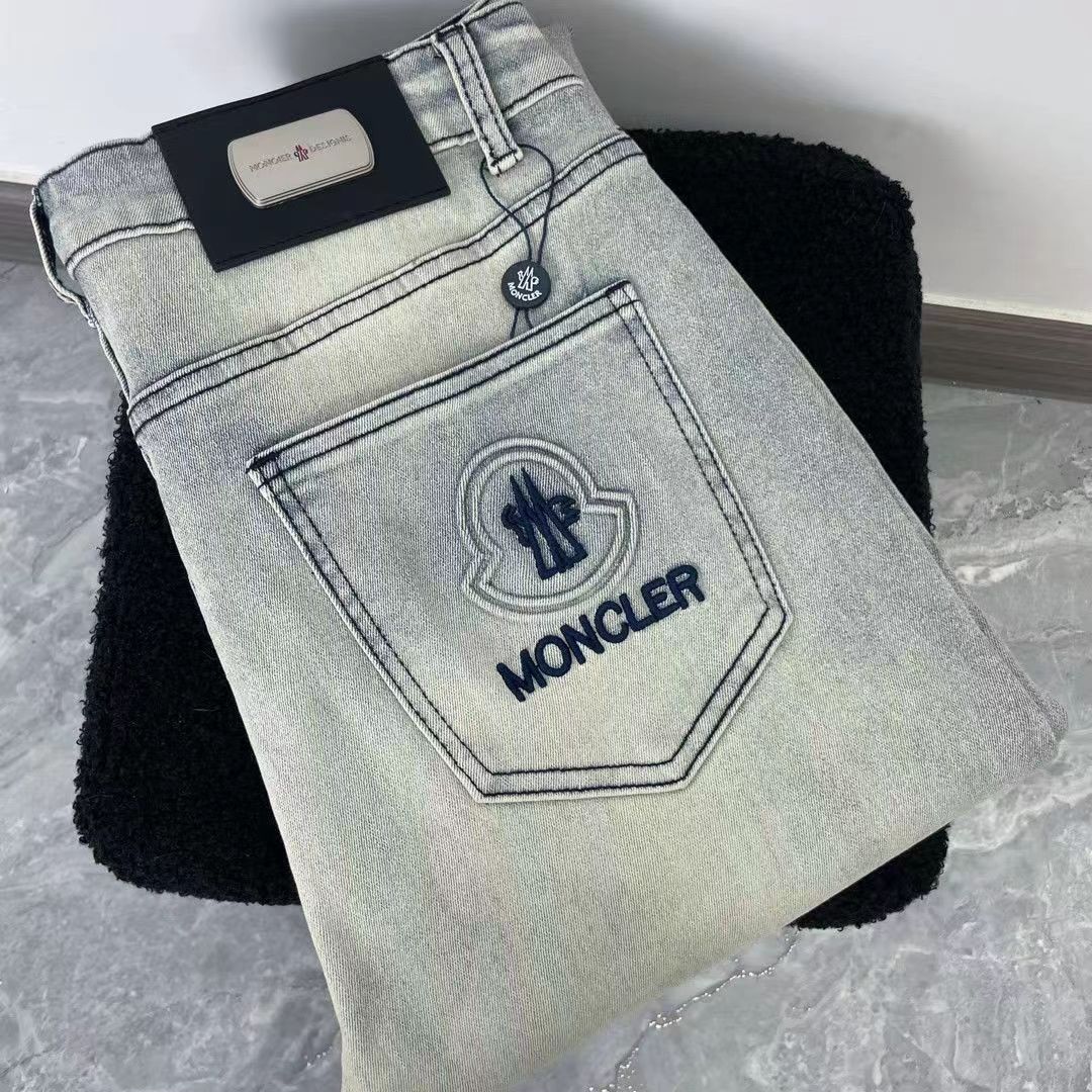 V2355-214.6💴29.8$MONCLER gallery