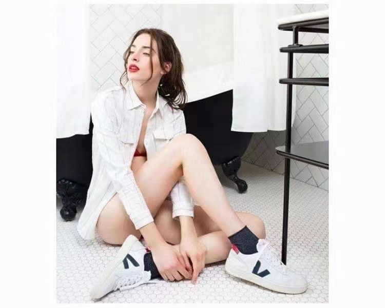 V2376-374.8💴53.33$VEJA gallery