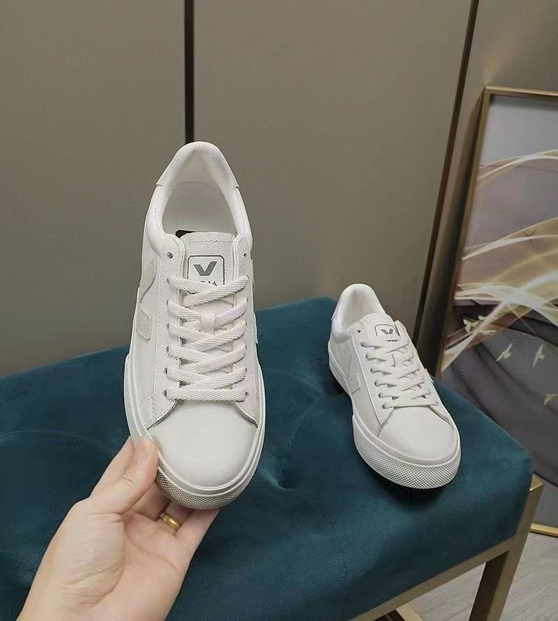 V2376-374.8💴53.33$VEJA gallery