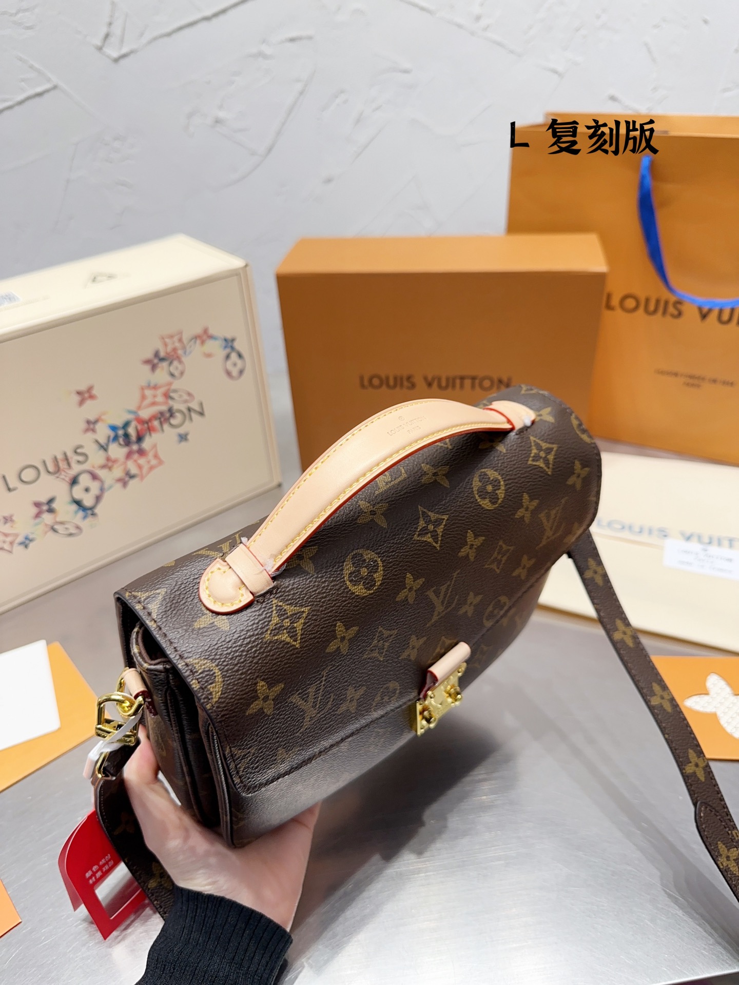 V2377-430💴59.99$LV gallery