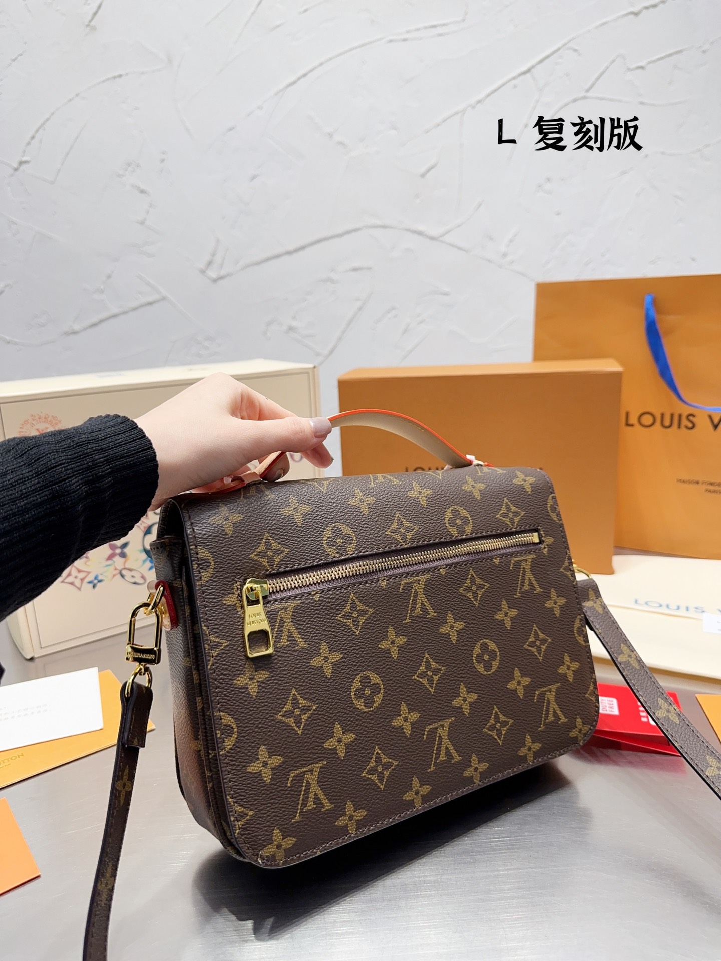 V2377-430💴59.99$LV gallery