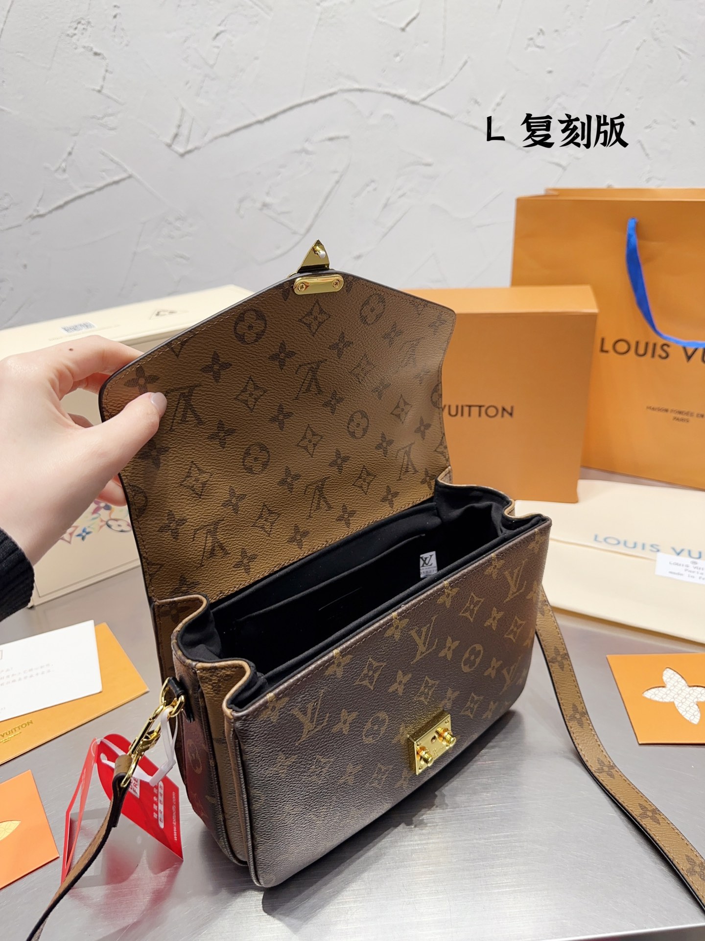 V2377-430💴59.99$LV gallery