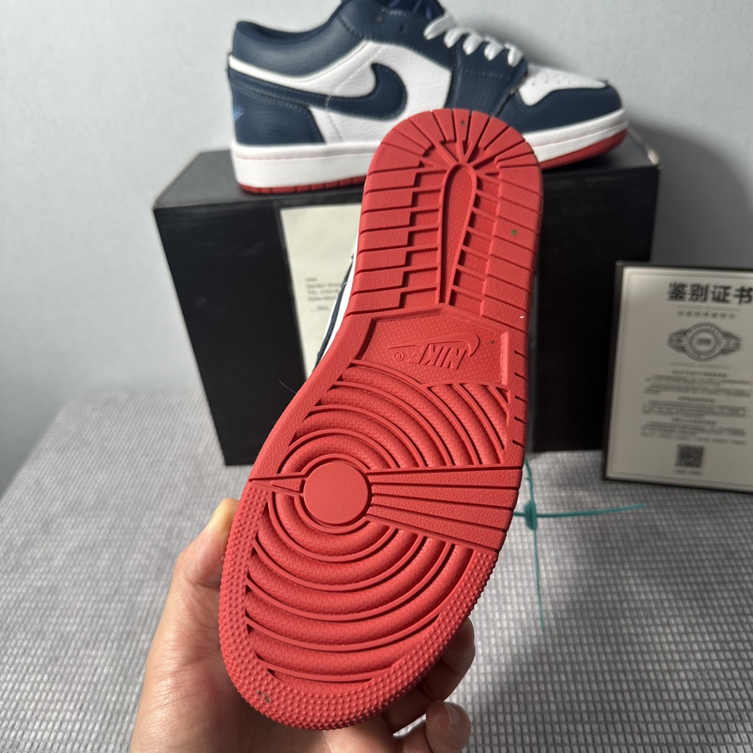 V2379-242.6💴36.69$NIKE gallery