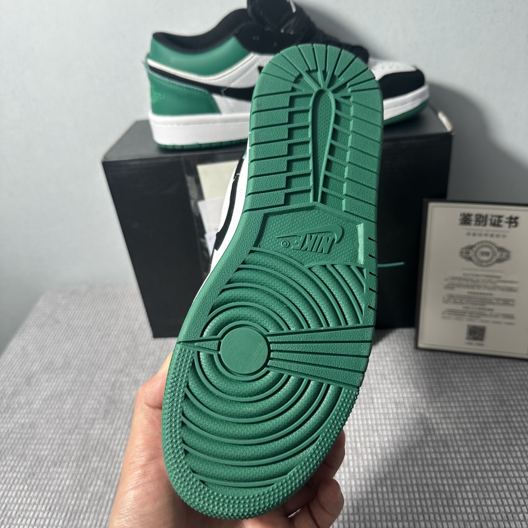 V2379-242.6💴36.69$NIKE gallery