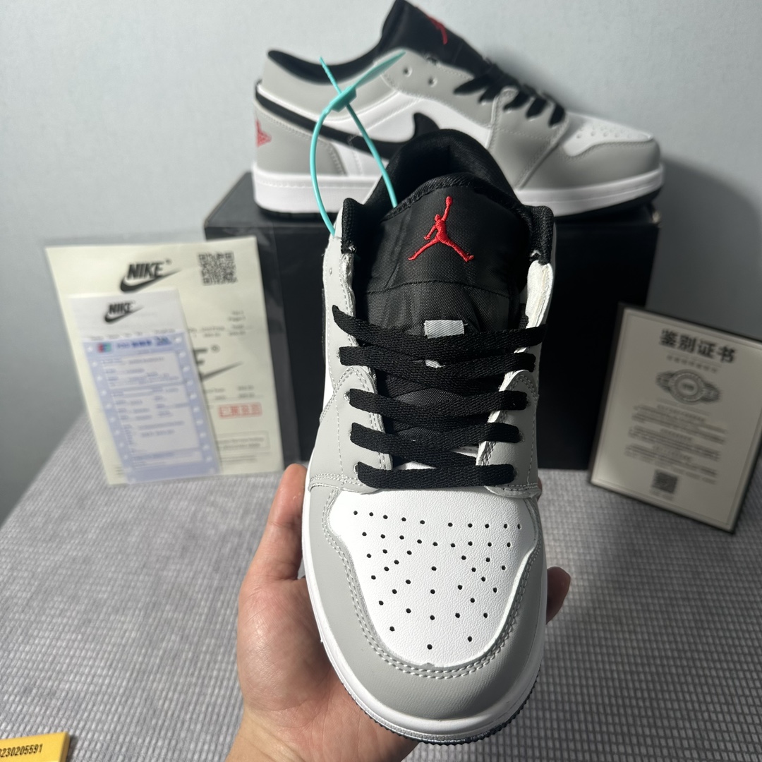V2379-242.6💴36.69$NIKE gallery