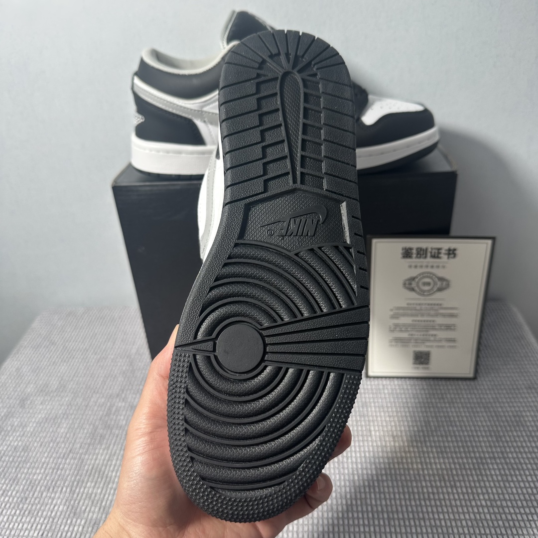 V2379-242.6💴36.69$NIKE gallery