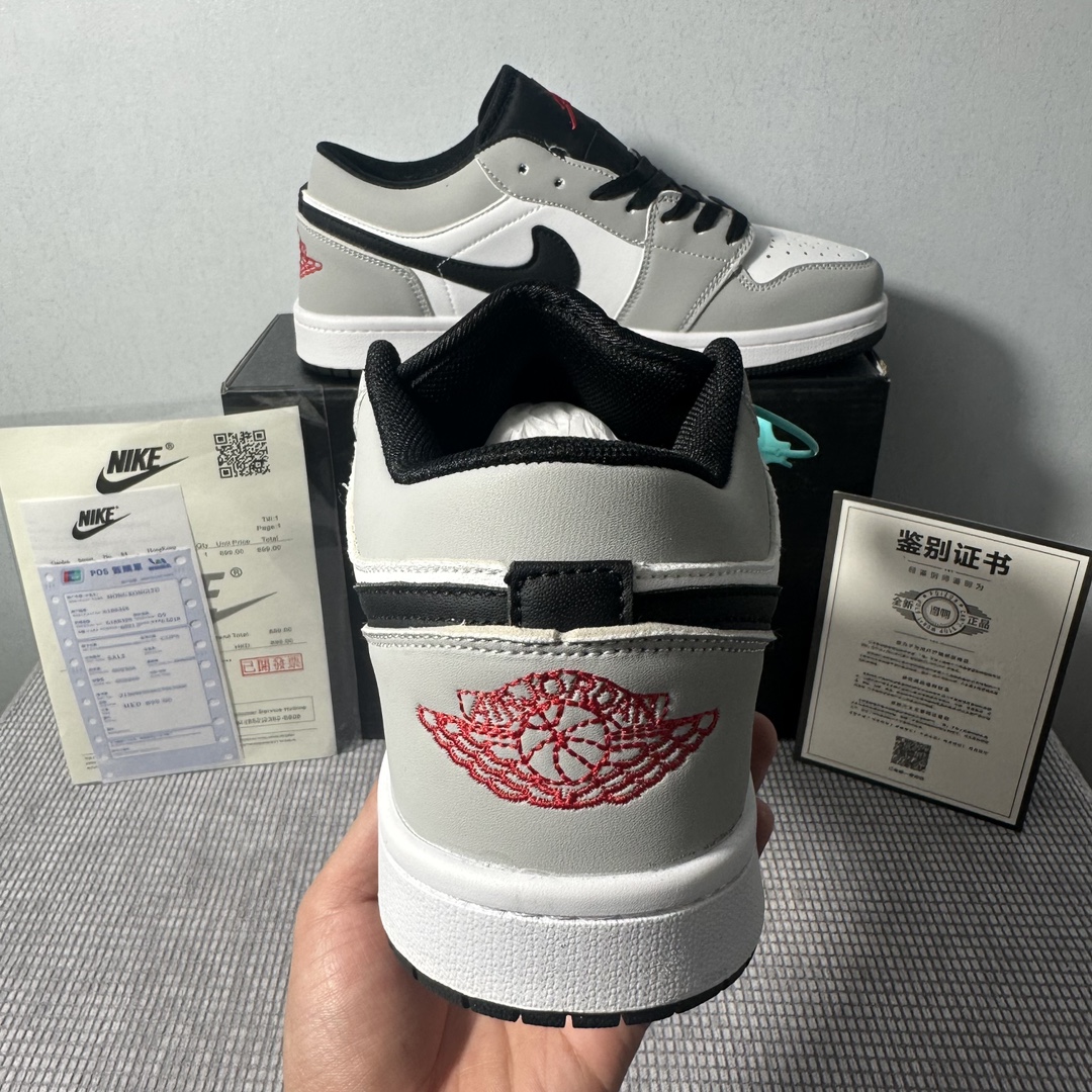 V2379-242.6💴36.69$NIKE gallery
