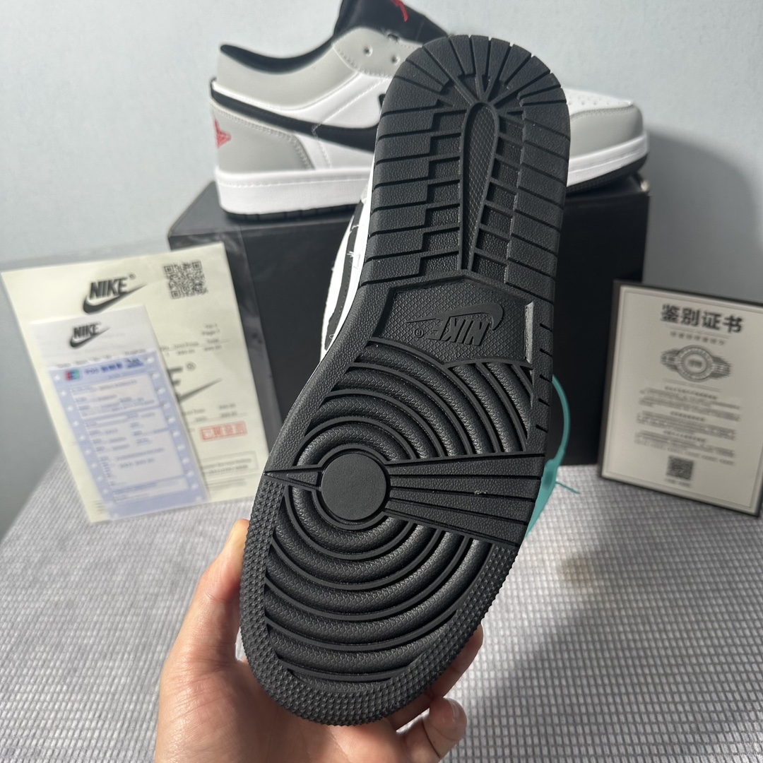 V2379-242.6💴36.69$NIKE gallery