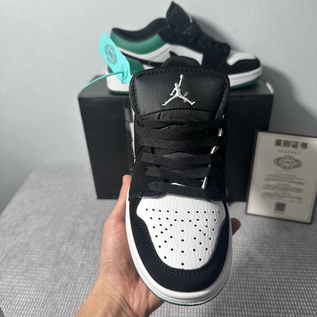 V2379-242.6💴36.69$NIKE gallery