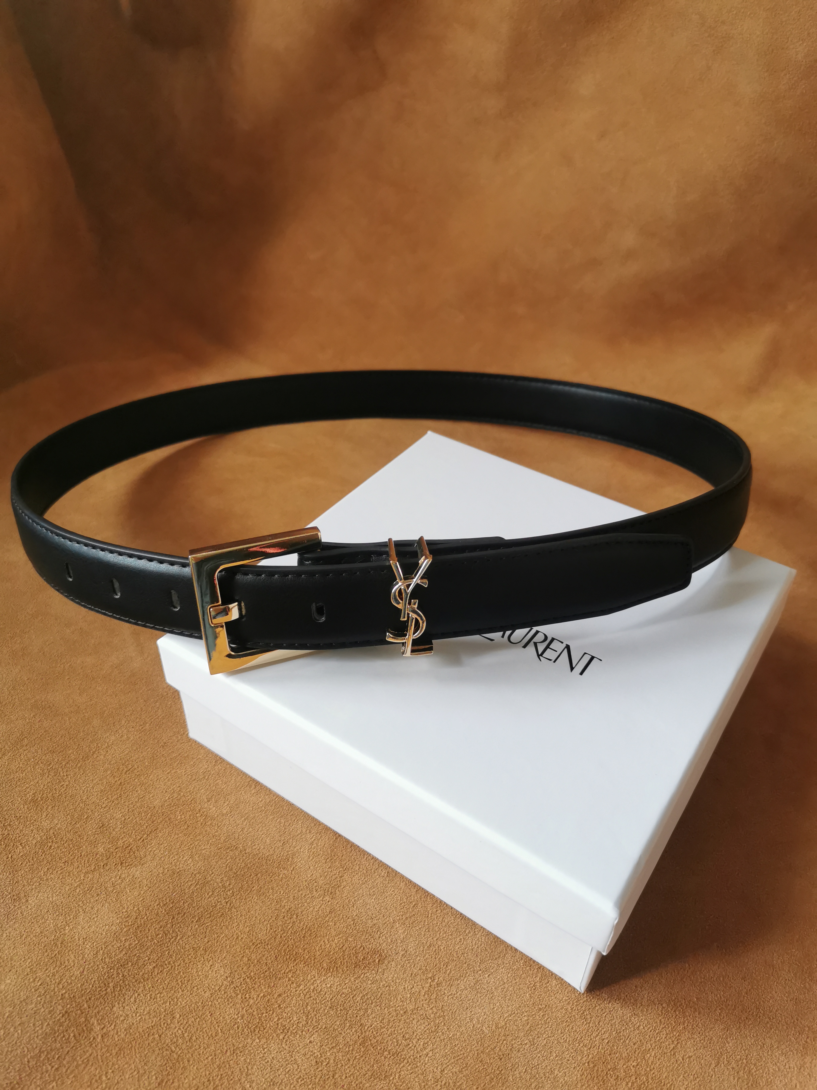 V2383-170.35💴26.66$YSL gallery
