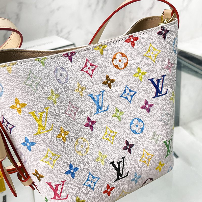 V2856-💴31.68$LV gallery