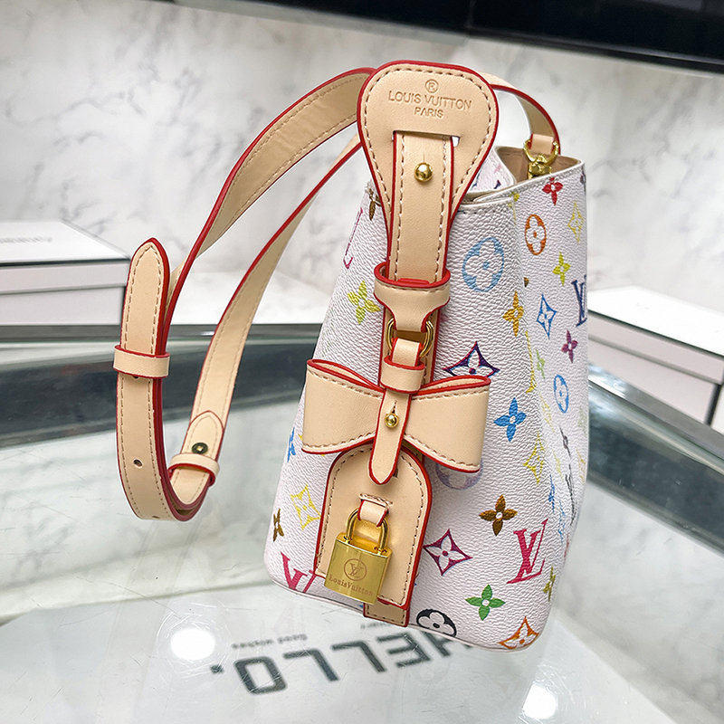 V2856-💴31.68$LV gallery