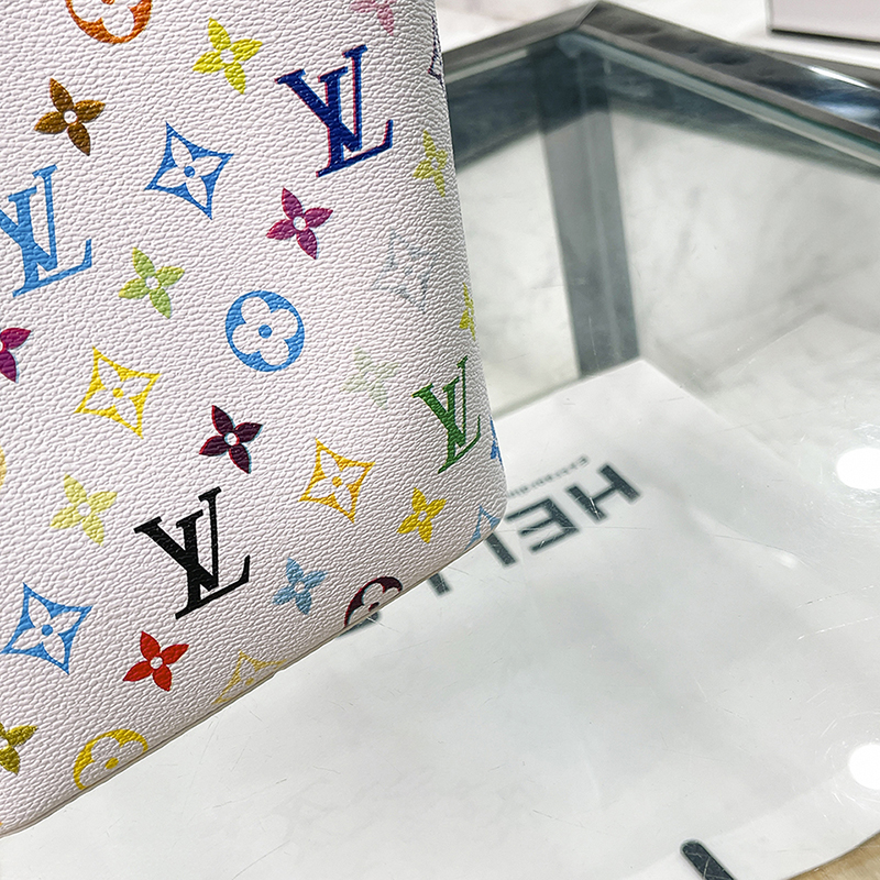 V2856-💴31.68$LV gallery