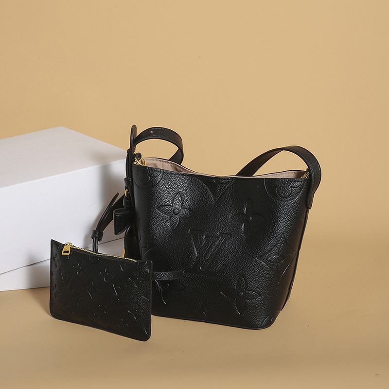 V2856-💴31.68$LV gallery