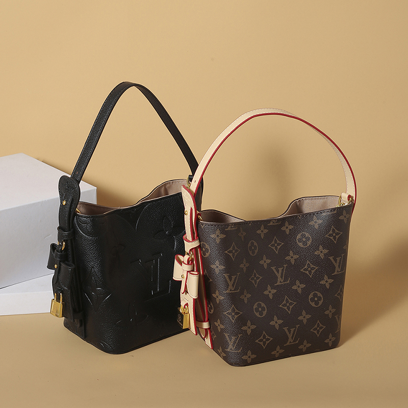 V2856-💴31.68$LV gallery