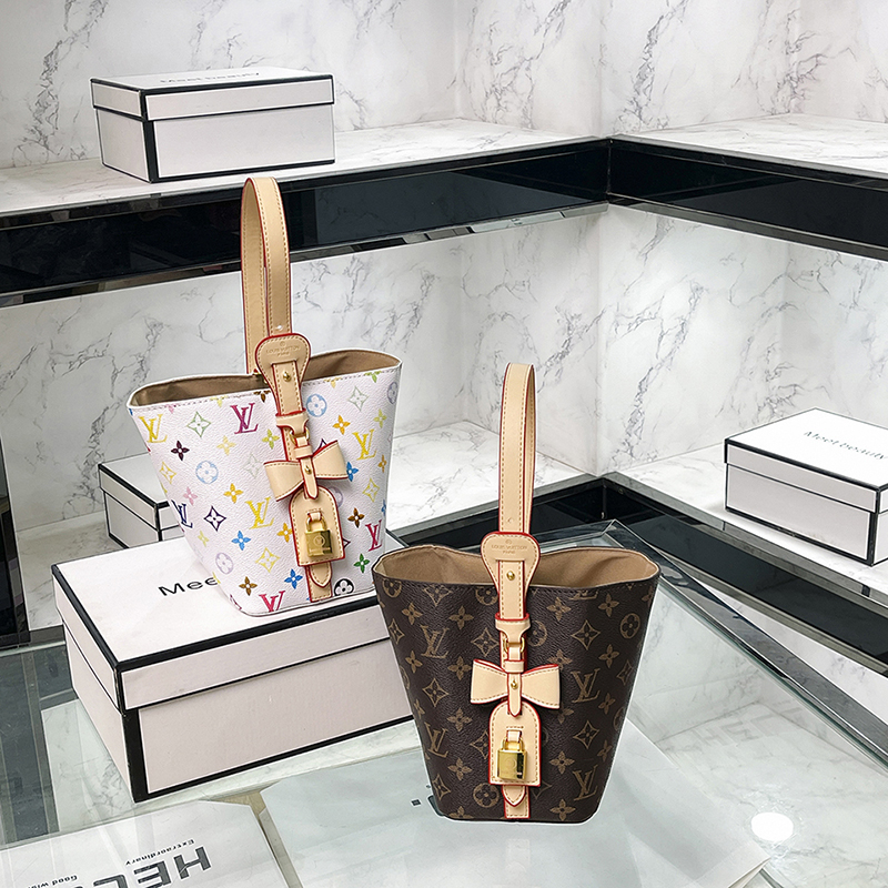 V2856-💴31.68$LV gallery